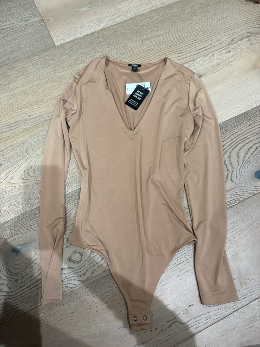 Express Long Sleeve V-Neck Bodysuit in Nude